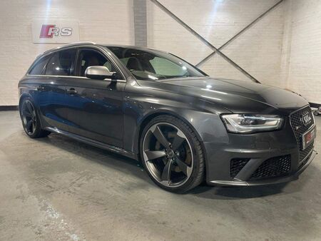 AUDI RS4 4.2 FSI V8 Avant S Tronic quattro 5dr